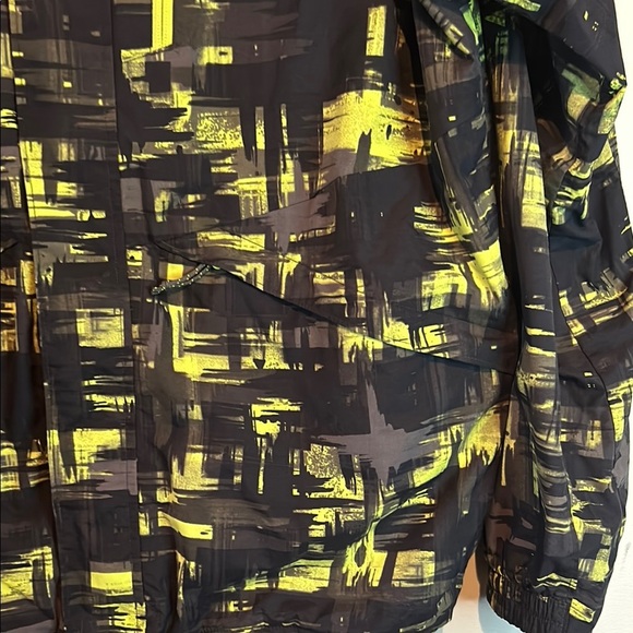 Columbia Black and Yellow Performance Jacket with Urban Flair - Picture 4 of 12